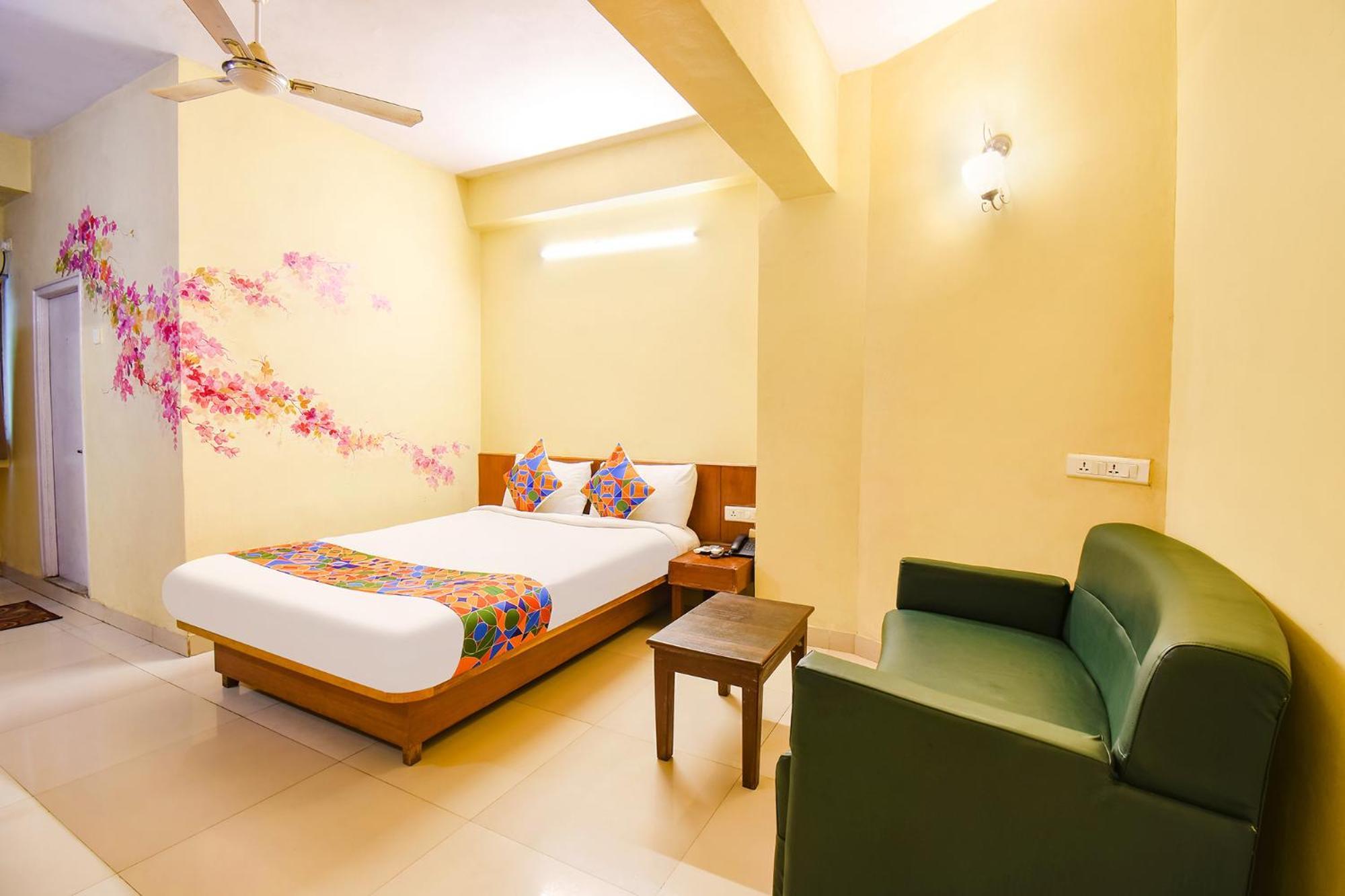 Fabhotel Prime Yash Residency - Nr Lonavala Railway Station מראה חיצוני תמונה