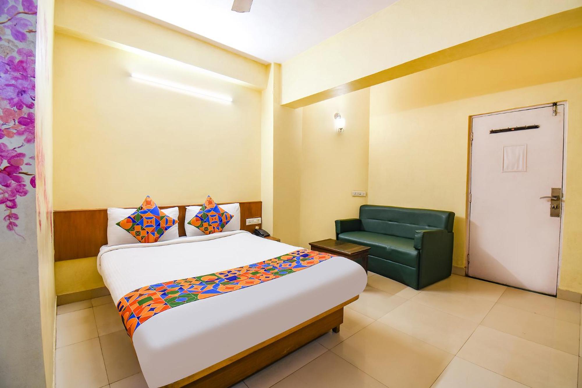 Fabhotel Prime Yash Residency - Nr Lonavala Railway Station מראה חיצוני תמונה